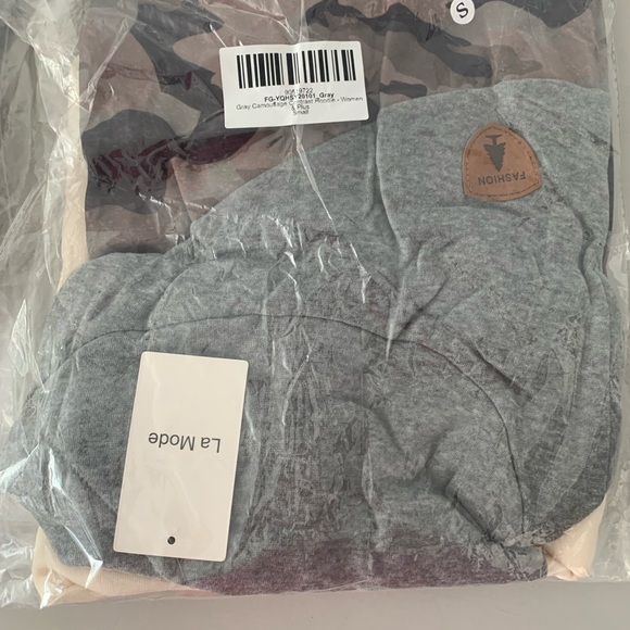 Womens small light weight hoodie Small. Smoke free pet free home. - Picture 2 of 2